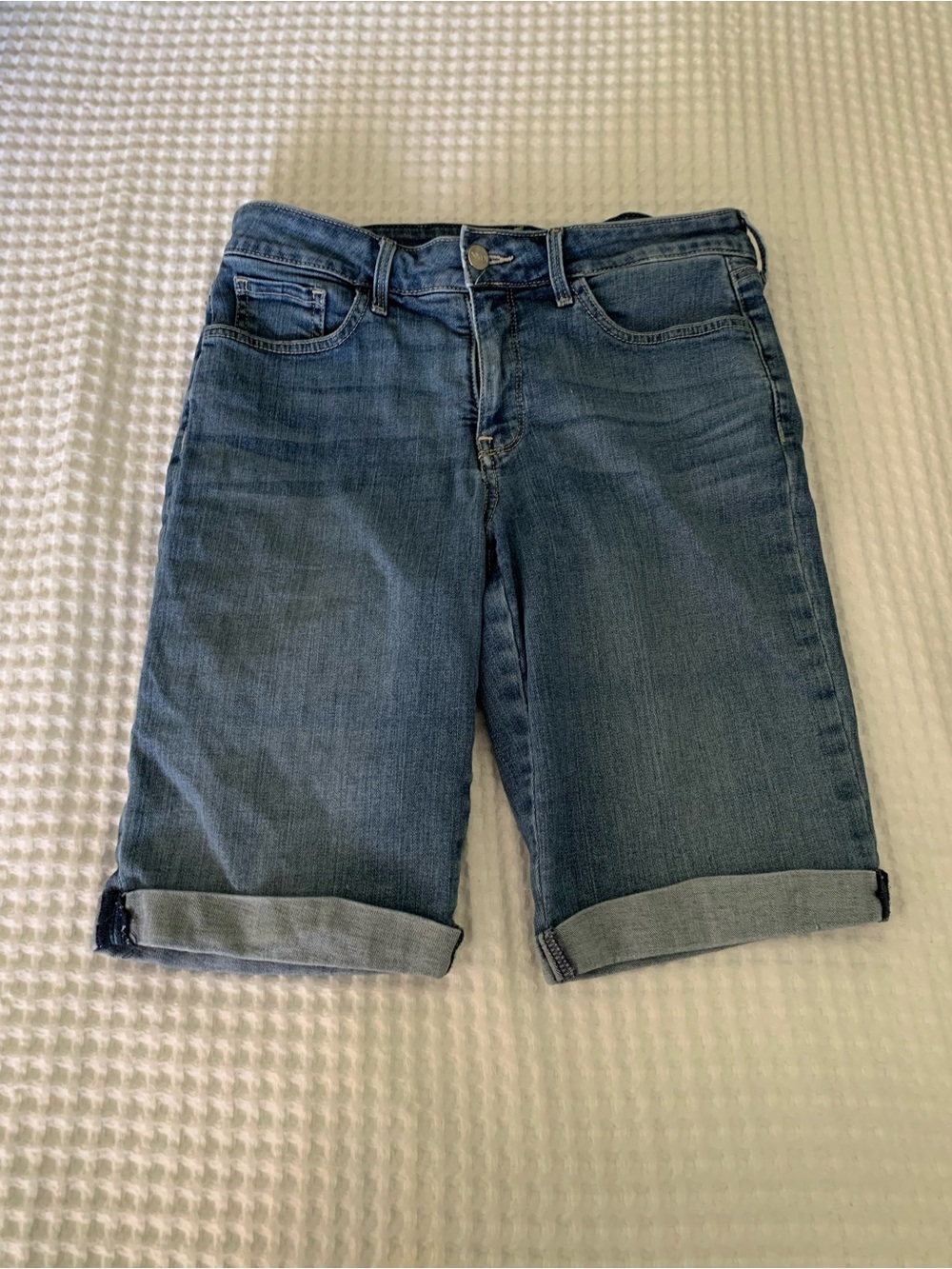 NYDJ Light Blue Rolled-Hem Denim Bermuda Shorts EUC Size 6